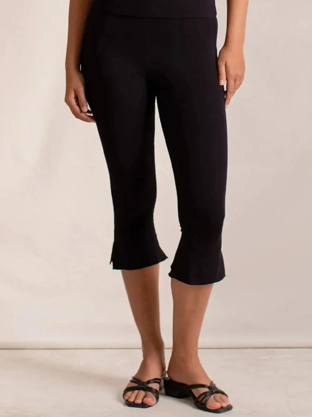Side Slit Capris Leggings product photo